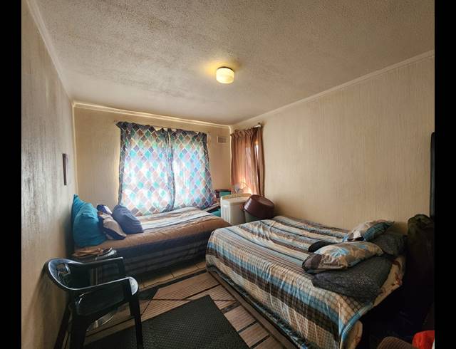 2 BEDROOM FLAT FOR SALE IN THREE RIVERS PROPER
